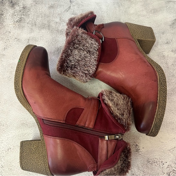 Luvshoe's Canada Red Block Heel Winter Ankle Booties - Picture 4 of 16